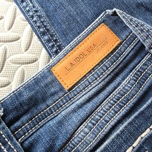 L.A. Idol Large Stitch‎ Emballished Pockets
